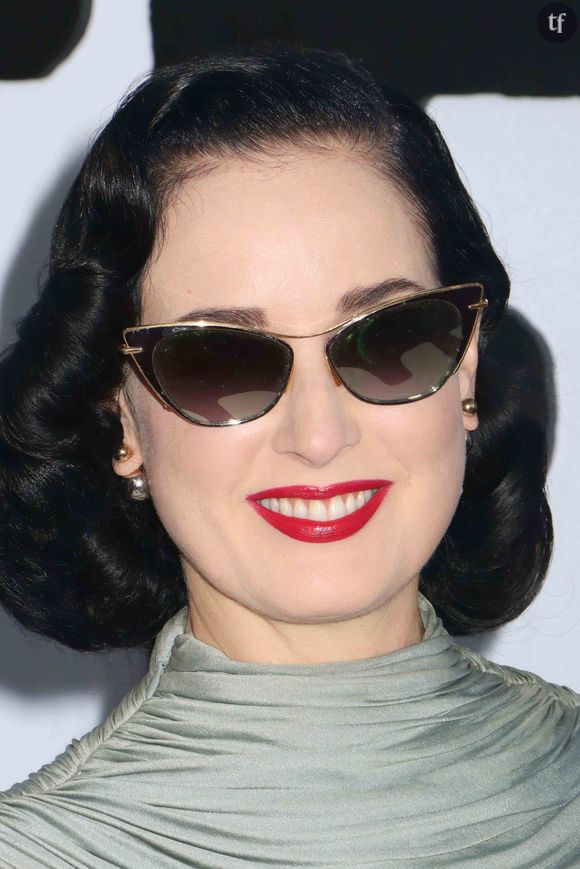 Dita Von Teese sidère ses fans à 52 ans. Cette légende absolue du burlesque, du cabaret et du mannequinat n'a jamais caché ses formes et ses courbes. Egerie body positive, elle défend aujourd'hui le "droit à vieillir".