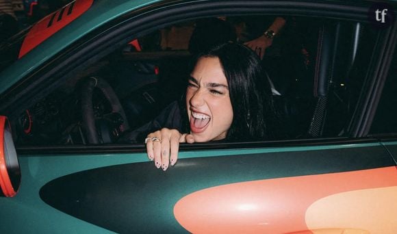 "On dirait une pu**", "honteux" : Dua Lipa ultra sexy sur scène, elle se fait clasher par la Team sexiste en commentaires (sans surprise)