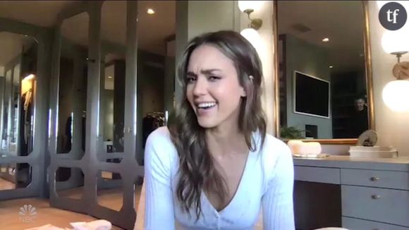 Fière de son corps et de sa liberté. En maillot de bain très glamour sur la plage, elle se dévoile heureuse et décomplexée à 44 ans. Le bikini lui sied comme au temps de ses premiers grands succès au cinéma. On a à l'esprit son cu-culte Into the Blue, constitué à 96 % de plans sur l'actrice en maillot de bain en train d'explorer les fonds marins.