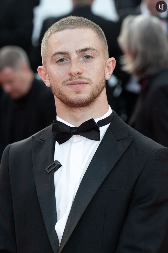 Dans deux vidéos distinctes mises en ligne sur les réseaux sociaux...