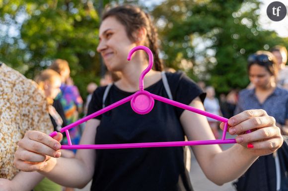 Le 5 mars, El Johnstone, une écossaise, a été filmée alors qu'elle hurlait sur un groupe de militants anti-avortement.