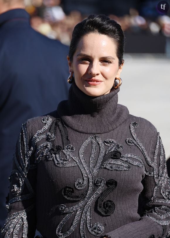 Oui, la Céline Sciamma de Portrait de la jeune fille en feu a scénarisé ce film très fiévreux avec Noémie Merlant, la cinéaste qui a saisi comme personne Adèle Haenel, réalisatrice lesbienne la plus connue de France, l'une des meilleures cinéastes de l'Hexagone. Elle écrit ce film qui fait résonner des corps filmés aux mots posés un vaste écho, celui d'un féminisme incarné.