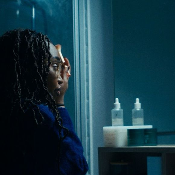 Pourquoi les femmes sont-elles obsédées par le true crime ? On s'est plongé dans une enquête sur la "curiosité morbide"