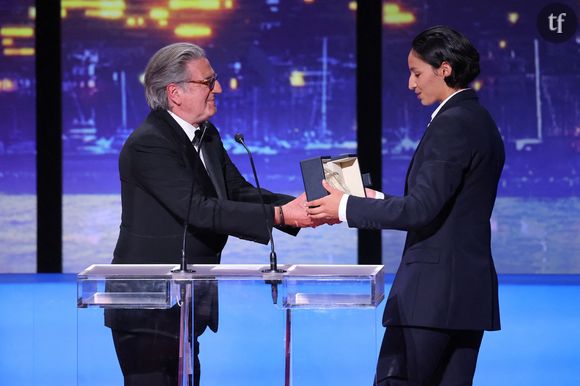Daniel Auteuil malmène le patriarcat avec cette sortie discrète mais efficace. On l'aime.