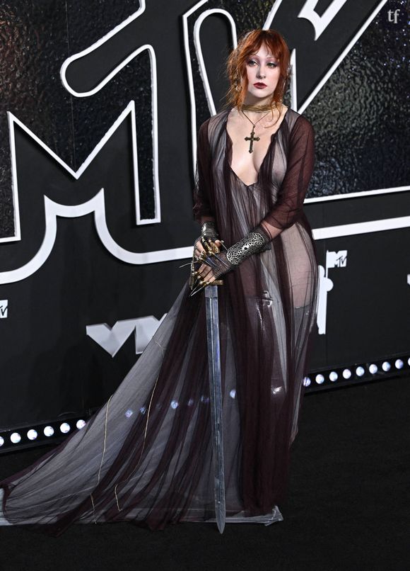 Sur les réseaux sociaux, certains l'ont complimenté quand d'autres ont regretté une trop grande sexualisation.