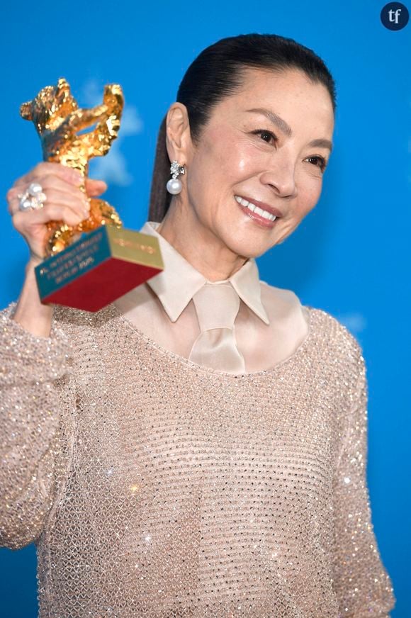 Sans forcément citer Leonardo Dicaprio, qui semble “collectionner” les crush mannequins de 20 ans ou un peu plus, les exemples se multiplient. Bradley Cooper et Jake Gyllenhaal, Al Pacino et Robert De Niro qui en plus de cela (re)deviennent papas à 80 ans et plus, et pour évoquer des exemples français, d’Elie Semoun à Eric Emmanuel Schmidt, les noms ne manquent pas.