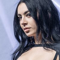 "Le nouveau style des sex symbol" : la nuisette devient la tendance fashion et sexy des stars les plus sulfureuses du moment, pourquoi ?