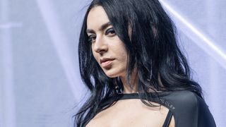 "Le nouveau style des sex symbol" : la nuisette devient la tendance fashion et sexy des stars les plus sulfureuses du moment, pourquoi ?