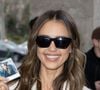 Il faut dire que Jessica Alba mise sur une routine sportive équilibrée pour garder la forme, même en vacances. Elle s’entraîne plusieurs fois par semaine, souvent avec un coach personnel, et complète sa routine par des exercices de respiration et d'étirements.