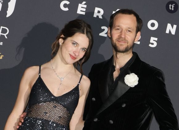 C'est le dilemme de Benjamin Lavernhe, acteur reconnu, grande figure de la Comédie Française, et... Interprète de l'Abbé Pierre à l'écran. Le comédien réagit enfin. "Ça nous glace le sang, on est plein d'effroi", confie Benjamin Lavernhe sur France Inter.