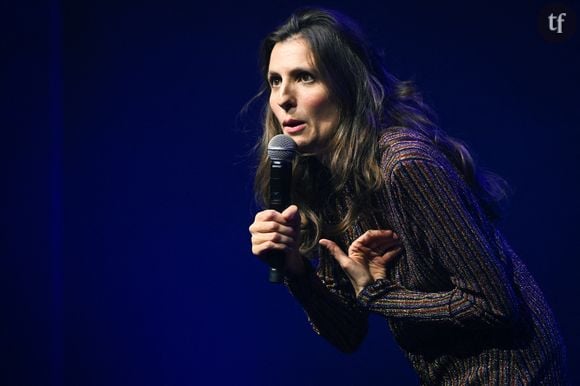 Elle raconte ainsi avec une facétie que les auditeurs et auditrices de France Inter ne connaissent que trop bien, au vu de ses chroniques : "dans la rue, quand je suis avec lui, des gens veulent prendre des photos avec lui et je suis obligé de leur rappeler que c'est le gars qui ne met pas son caleçon dans le panier à linge".