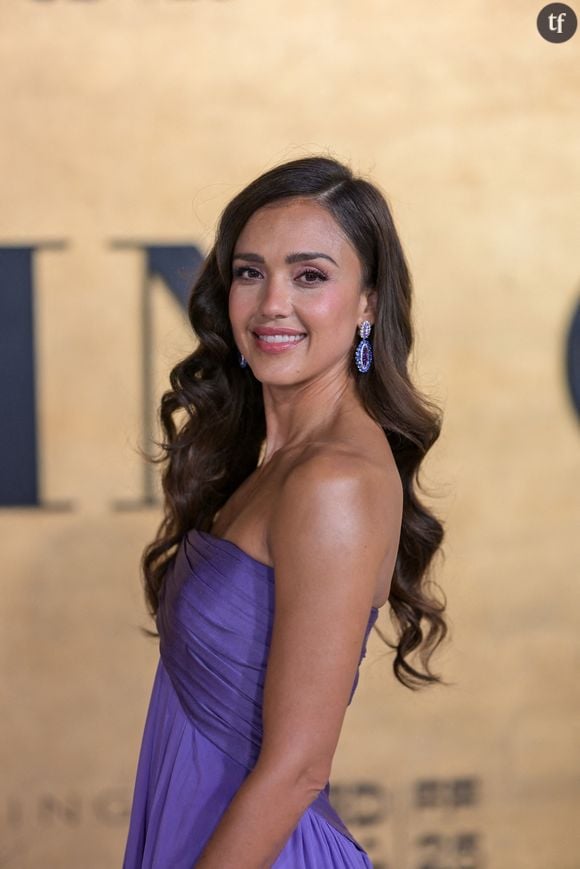 "Tellement belle et sexy", "c'est vraiment une femme magnifique", "adorable, magnifique, et, le plus important, elle a l'air heureuse !" : c'est ce qu'on lit en commentaires de photos de Jessica Alba publiés sur Instagram par le média Page Six.