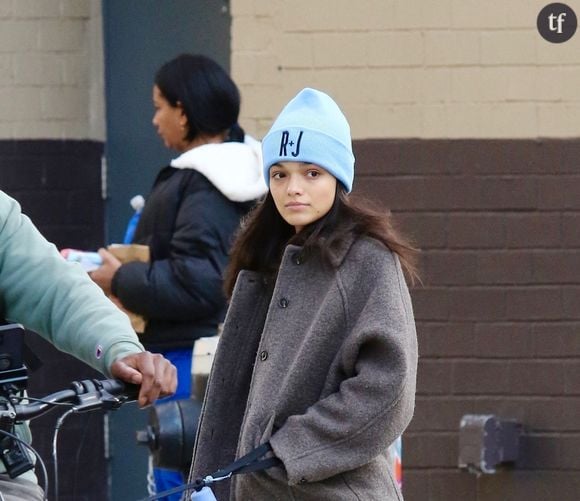 "Pourquoi être nue ?", “immonde” : Rachel Zegler, actrice du moment, tente la naked dress… Internet la rhabille pour les années à venir