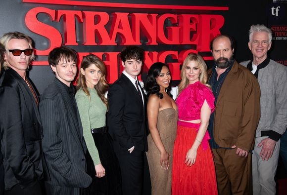 Jamie Campbell Bower, Charlie Heaton, Natalia Dyer, Noah Schnapp, Priah Ferguson, Cara Buono, Brett Gelman et Matthew Modine à la soirée d'ouverture de Stranger Things : La première ombre", soirée d'ouverture à Broadway. New York, New York, États-Unis le 23 avril 2025. Photo by Janet Mayer/INSTARimages.com