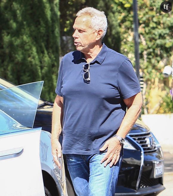 À la recherche d’opportunités professionnelles dans le cinéma, elle explique avoir suivi Steve Tisch jusque dans son appartement. C’est là que l’homme aurait mis sa main entre ses cuisses sans son consentement.