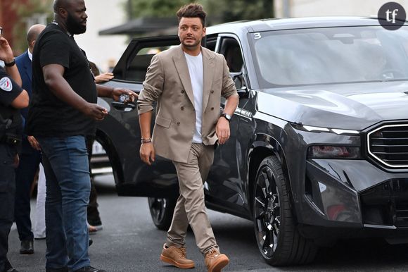 En effet, la jeune femme avait confié dans l'émission Chez Jordan en mai 2024 : "Ah oui, c'était il y a longtemps... Je l'avais surpris, j'avais compté - je crois, il me semble - le nombre de capotes. Il en manquait une..." 

Séparés en bons termes

Les deux ex se seraient toutefois séparés en bons termes. Aujourd'hui mariée et maman d’une petite Lola âgée de 3 ans, Capucine Anav a tourné la page et ne ressent aucune rancune envers Kev Adams : "C’était sympa cette relation, on s’est déjà recroisé plein de fois", a-t-elle confié. Elle a même reconnu que l'humoriste s'était embelli avec le temps : "Il a glow up, oui par rapport à quand j’étais avec lui." La jeune femme a tenu à préciser que c'était lui qui l'avait dragué : "Ben quand même !". Et d'ajouter : "Je crois que j'ai jamais vraiment dragué pour être honnête. J'y vais pas tout le temps".