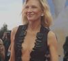 Devenue à la fois une légende du cinéma, une égérie fashion et une icône de la culture lesbienne, Cate Blanchett rayonne comme jamais dans cette robe hyper décolletée qui vient asseoir son aura de diva atemporelle.