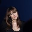 "Elle se bonifie avec le temps", "La plus belle" : Monica Bellucci sidère les internautes en haut transparent et tailleur noir