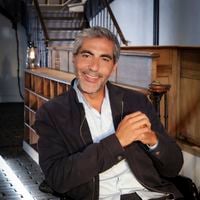 "Scandale" : cet humoriste accusé de viols "innocenté" à tort sur une grande radio ? Les internautes dénoncent une séquence polémique