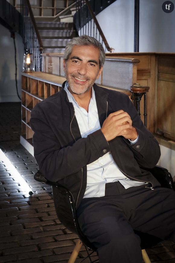 "Scandale" : cet humoriste accusé de viols "innocenté" à tort sur une grande radio ? Les internautes dénoncent une séquence polémique