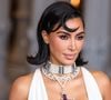 "C'est sa tenue pour aller bosser ?", "elle est en plastique" : Kim Kardashian agace les haters avec ses photos en bikini léopard