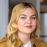 “Magnifique”, “déesse”, “reine” : Louane se dévoile en bikini à Ibiza et affole ses fans