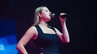 "Elle est beaucoup trop ronde" : Helena de la Star Ac victime de grossophobie à cause de cette tenue "inappropriée", un sexisme affligeant