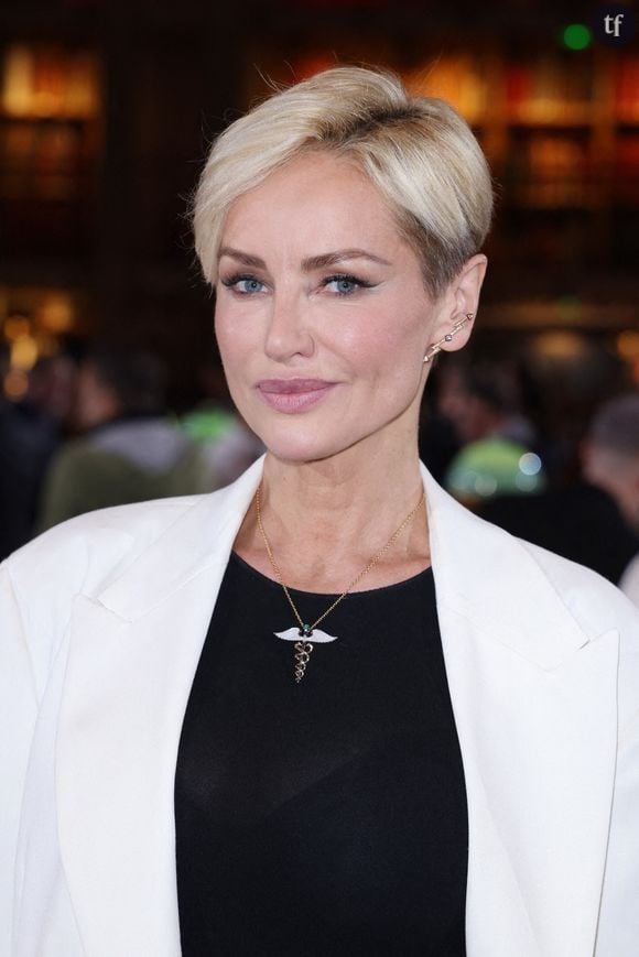 Le look de la mannequin a pris cher, comme sa coiffure...