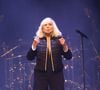 Elle a 78 ans, son compagnon en a 33 : cette chanteuse suscite la controverse à cause de cet écart d'âge "accepté dans l'autre sens"