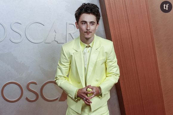 La majorité de ses commentaires est ancrée dans des pensées sexistes et misogynes, jugeant la valeur de Kylie Jenner par rapport à son physique, sa famille et le nombre de relations qu’elle a eues auparavant. De son côté, Timothée Chalamet, perçu comme le “gendre parfait” ne ferait alors que “subir” cette relation qu’il ne peut apparemment pas vouloir.