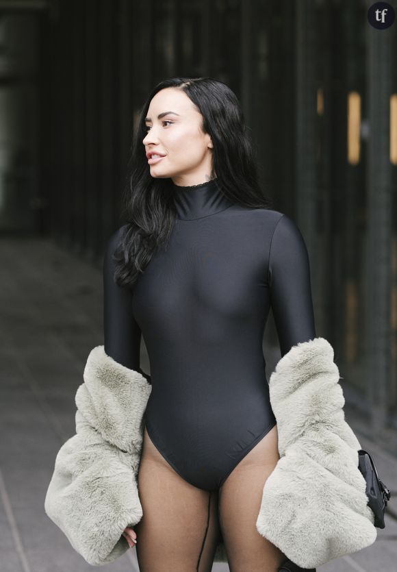 Demi Lovato s'est dévoilée en body à la Fashion Week. Mais son look sexy semble déranger certains esprits chagrins.
