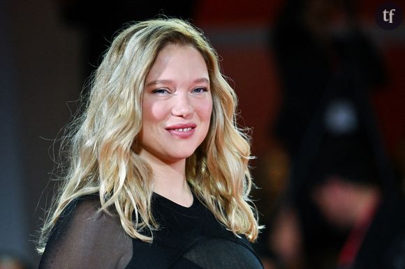 Léa Seydoux victime de grossophobie

Malheureusement, les internautes n'ont pas pu s'empêcher de commenter le corps de l'actrice et de s'en donner à cœur joie avec les remarques grossophobes. "Elle a pris des poumons", "Qu'est-ce qui lui est arrivé ? Elle a tellement grossi", "Méconnaissable", "Énorme", "Elle mange bien à la cantine"... Voilà entre autres les quelques horreurs que l'on peut lire sous les vidéos de la star sur le tapis rouge. Constamment épiées, les femmes se font régulièrement attaquer à propos de leur corps. Sur les réseaux sociaux ou dans la presse, les haters les disent trop minces, ou trop grosses. "Elle est magnifique. Ceux qui font des commentaires sur son corps sont la raison pour laquelle tant de gens ont des troubles alimentaires", s'indigne à juste titre une internaute. "Elle est parfaite comme elle est ! Arrêtez de faire des commentaires discriminatoires sur son corps !", renchérit une autre.