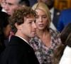 "Elle n'avait qu'à pas les montrer", Mark Zuckerberg reluque la fiancée de Jeff Bezos, les internautes la blâment