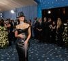 “On dirait une prostituée” : Kim Kardashian en soutien-gorge et porte-jarretelles au mariage de Jeff Bezos, elle se fait rhabiller par les trolls