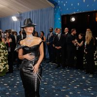 “On dirait une prostituée” : Kim Kardashian en soutien-gorge et porte-jarretelles au mariage de Jeff Bezos, elle se fait rhabiller par les trolls