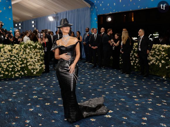 “On dirait une prostituée” : Kim Kardashian en soutien-gorge et porte-jarretelles au mariage de Jeff Bezos, elle se fait rhabiller par les trolls