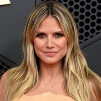 Le sex symbol controversé Heidi Klum réinvente la sulfureuse naked dress (et ça ne plaît pas à tout le monde)