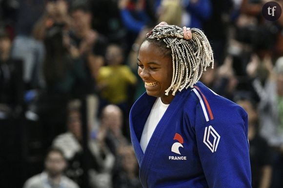 Pour toutes ces raisons, voir Romane Diko, judokate championne en son domaine, revendiquer fièrement ses courbes sur les images très glamour à retrouver ci-contre, en sous-vêtements, a quelque chose de profondément iconoclaste et émancipateur. Féministe ? On ose le dire, oui.