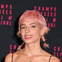 "Je ne bosse qu'avec des femmes !", défend cette chanteuse iconique de la pop française, et ça va faire rager les machos