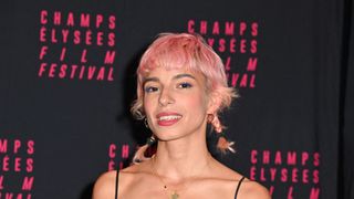 "Je ne bosse qu'avec des femmes !", défend cette chanteuse iconique de la pop française, et ça va faire rager les machos