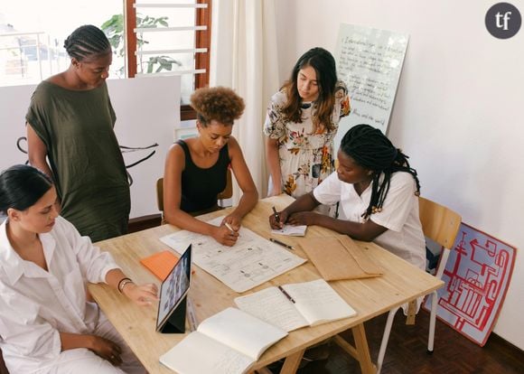 On peut aussi ne pas postuler à un emploi pour lequel on est qualifié parce qu'on se persuade qu'on ne sera pas choisi.