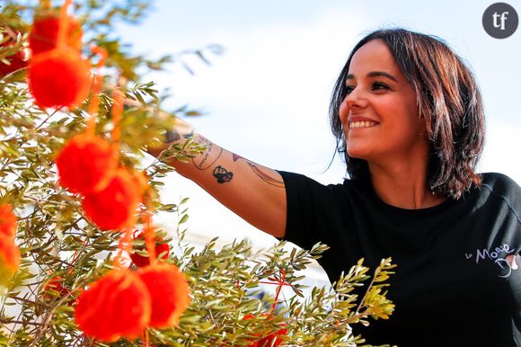 « 20 ans déjà ? », « Nostalgie », commentent effectivement les nombreux fans venus saluer cette fête. Alors que tout le monde a encore en tête, comme si c’était hier, les tubes de la chanteuse. Laquelle aime souvent partager ses photos intimistes sur ses plateformes. Comme celles de son chien, par exemple. Pour le plus grand bonheur des aficionados. Et tous ceux qui écoutaient les charts dans les années 2000 de partager leur spleen.