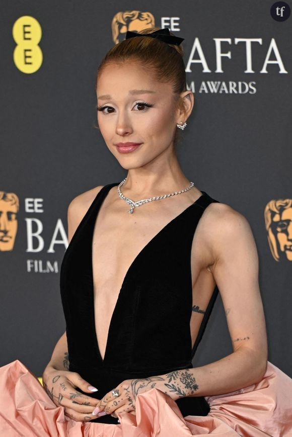 La chanteuse est victime de skinny shaming. Toujours. Ariana Grande choque avec cette photo dévoilée sur Instagram. Ce n'est pas inédit, car les internautes aiment s'intéresser à ce qui ne les concerne pas. Autrement dit : le physique des femmes. Et leur santé.