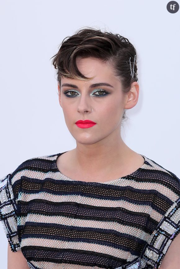 La superstar lesbienne Kristen Stewart a vu son premier film en tant que réalisatrice couronné à Deauville. Et nous sont enfin dévoilées les toutes premières images de cette œuvre prometteuse, via cette affolante bande annonce.