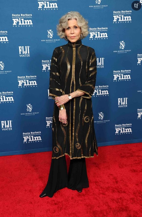 Elle énonce sans filtre : “La plupart des hommes sont analphabètes émotionnellement”. On ne pouvait rêver meilleure accroche. Loin de simplement provoquer, l’octogénaire met là en lumière une réalité qui a trait aux gender studies : cette étude approfondie et détaillée des écarts genrés, de la manière dont les sexes se différencient, des discriminations, de la stigmatisation. 

Elle raconte encore sur le même ton : “Il est évident que ces hommes blessés devraient bénéficier d'une aide psychiatrique, mais pour mettre fin à la violence à l'égard des femmes, je pense que les parents doivent élever leurs garçons de manière à ce qu'ils n'aient pas l'impression qu'ils doivent constamment prouver leur masculinité en étant durs, en ne révélant jamais leurs émotions et en ne demandant jamais de l'aide”.