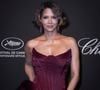 Des modèles de fierté au féminin. Et Halle Berry de susciter tous les compliments : "Elle ne vieillit jamais", "Quelle femme", "La plus belle de toutes", "Elle a trouvé la fontaine de Jouvence", lit-on au gré des quantités de commentaires énamourés.