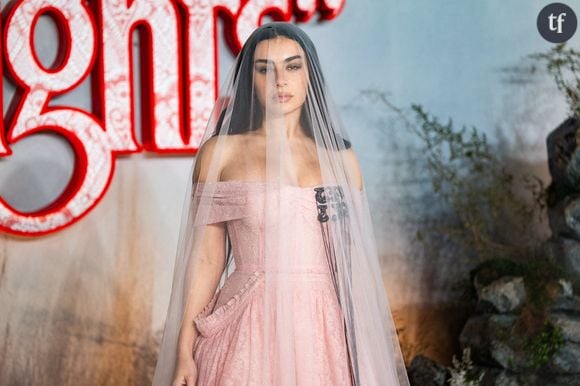 «Au tout début de ma carrière, un acteur avec lequel je travaillais m'a offert un livre intitulé "Pourquoi les Françaises ne grossissent pas", qui conseillait essentiellement de manger moins, se souvient Margot Robbie.