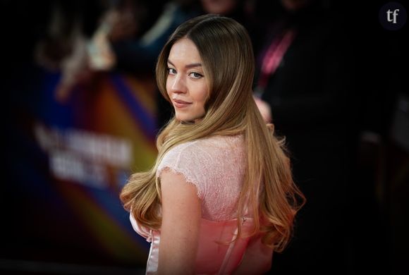 "Horrible" : la sexy Sydney Sweeney   ose un look audacieux et les haters s'acharnent sur son "fashion faux pas"