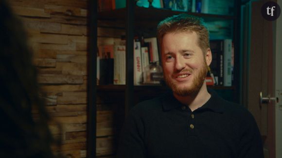 D’ailleurs, HVF, un collègue masculin de Liv très populaire sur YouTube, le suggère en disant : “Plus tu lis des livres sur le sujet, plus tu te dis : ça peut vraiment arriver à tout le monde”. Sauf que voilà, “tout le monde”, pas précisément : si les femmes s’intéressent autant à ces histoires, c’est que cette violence protéiforme est très patriarcale. Le true crime, c’est une vision exacerbée des angoisses et agressions que les femmes peuvent subir au quotidien : elles s’identifient aux victimes et aux survivantes.