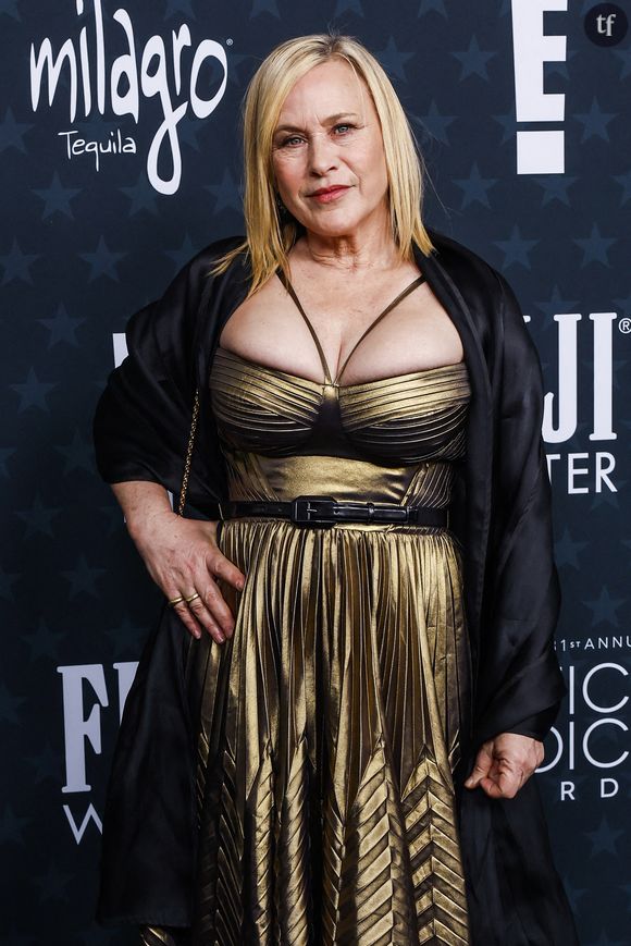 Le magazine E Entertainment a publié une vidéo de l'actrice, interviewée sur le tapis rouge.